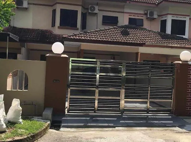 Double Storey Johor Bahru Stadium Homestay